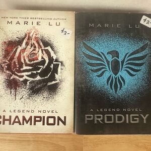 Marie Lu 'Champion' and 'Prodigy' Coffee Table Books - Black and Blue Covers